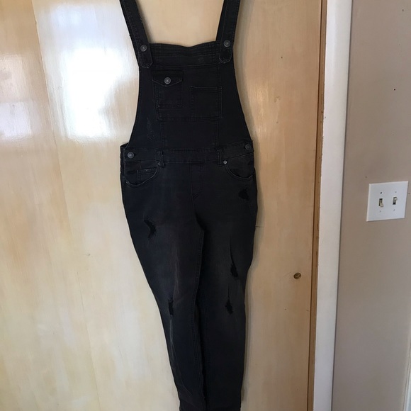 Skinny leg farmer jean one piece with rips on legs - Picture 4 of 5